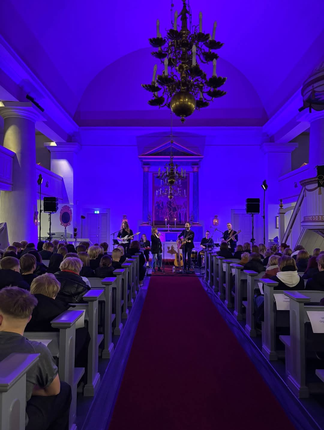 HelmiGospel kokosi monta kuulijaa Keminmaan uuteen kirkkoon.